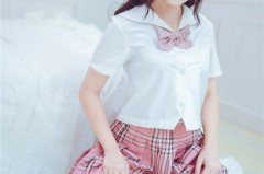 海角社区深度解析：沙滩派对后明星低语中的悄悄情话激起网友无限幻想